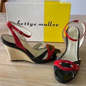 Bettye Muller Platform Wedge; size 8.5